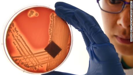 Our antibiotics are no match for superbugs, and it&#39;s a &#39;global crisis,&#39; UN report says