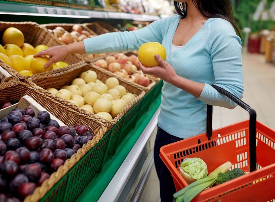 woman grocery shopping for fruit