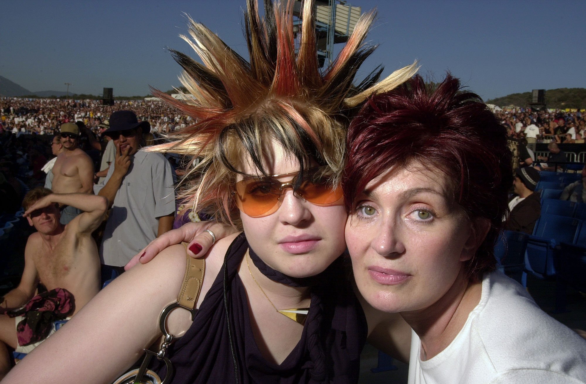 Kelly pictured with mom Sharon Osbourne in 2001